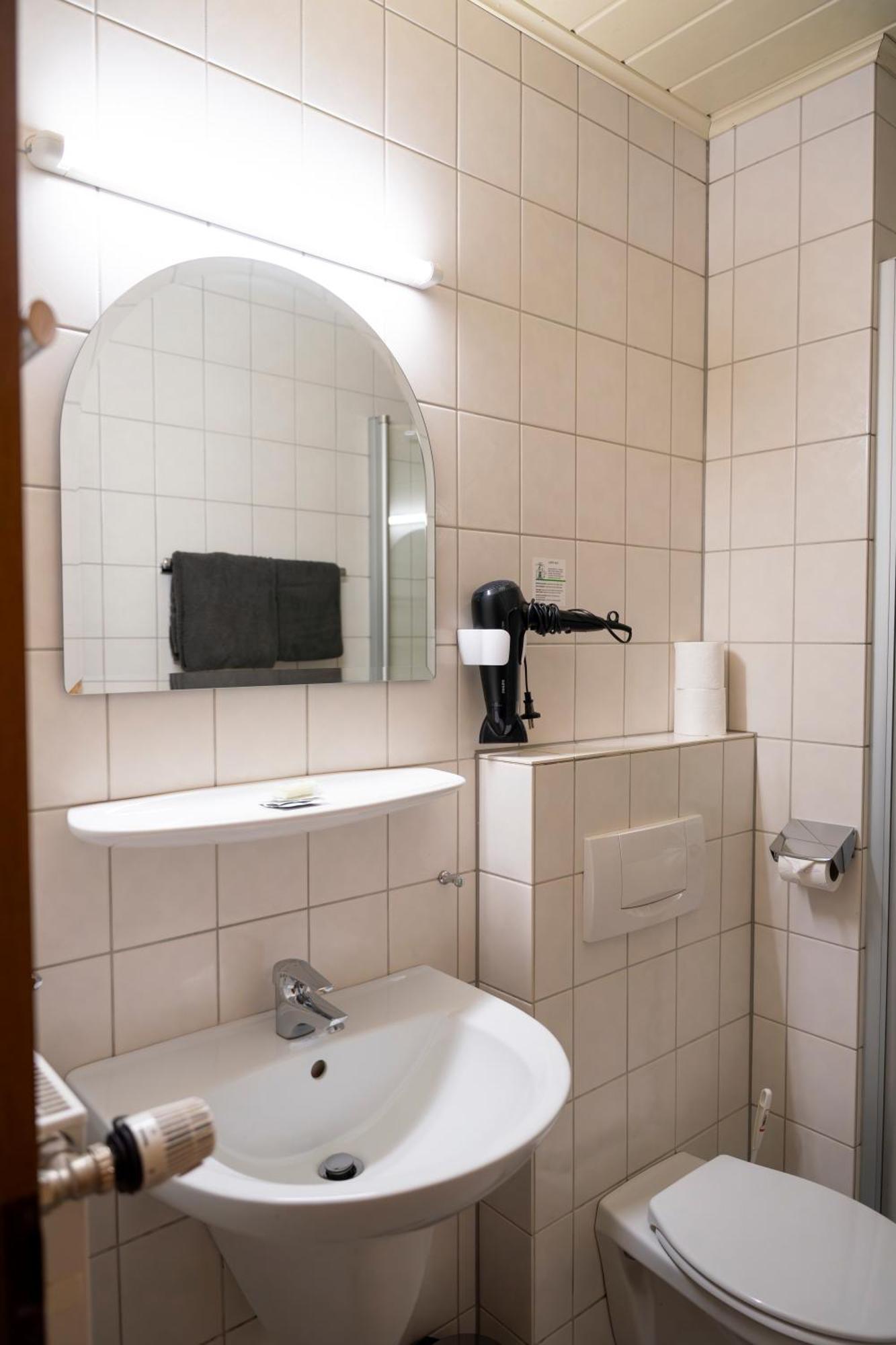 Hotel Guelser Weinstube Кобленц Экстерьер фото