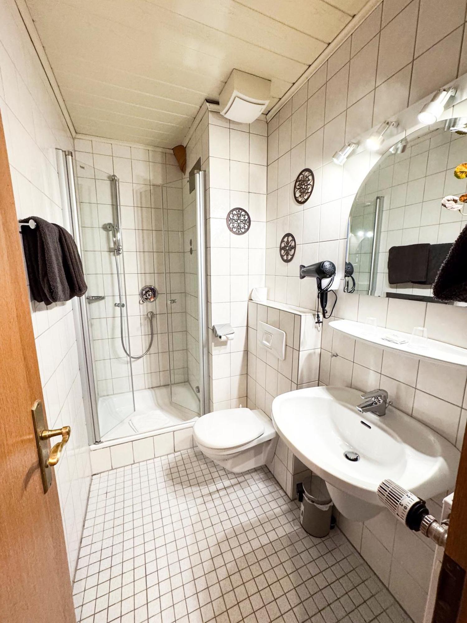 Hotel Guelser Weinstube Кобленц Экстерьер фото